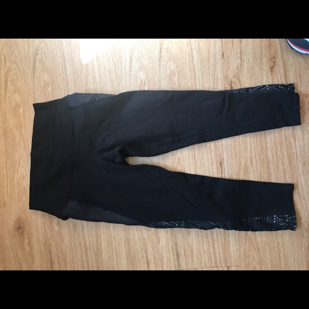 Black alo leggings with detailing on side